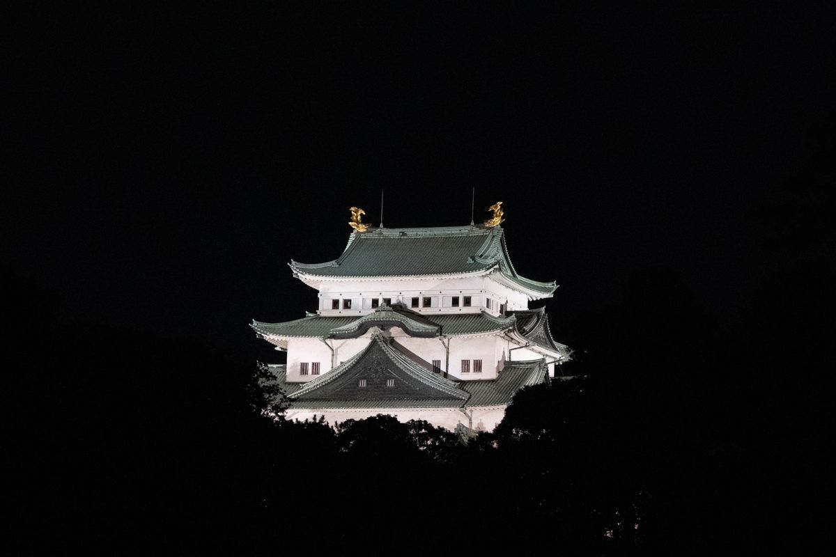 ライトアップされた名古屋城
